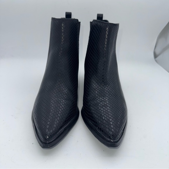 Marc Fisher women’s Chelsea heeled ankle Boots Black leather snake print SZ8.5 - Picture 3 of 10